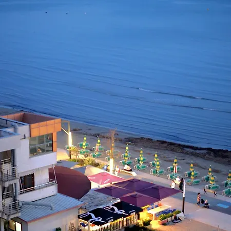 Beachfront Bliss 2br *